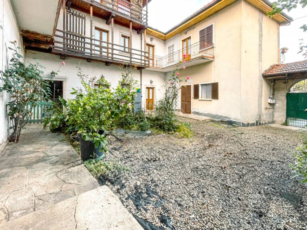 Villa a schiera via sogna, centro, armeno