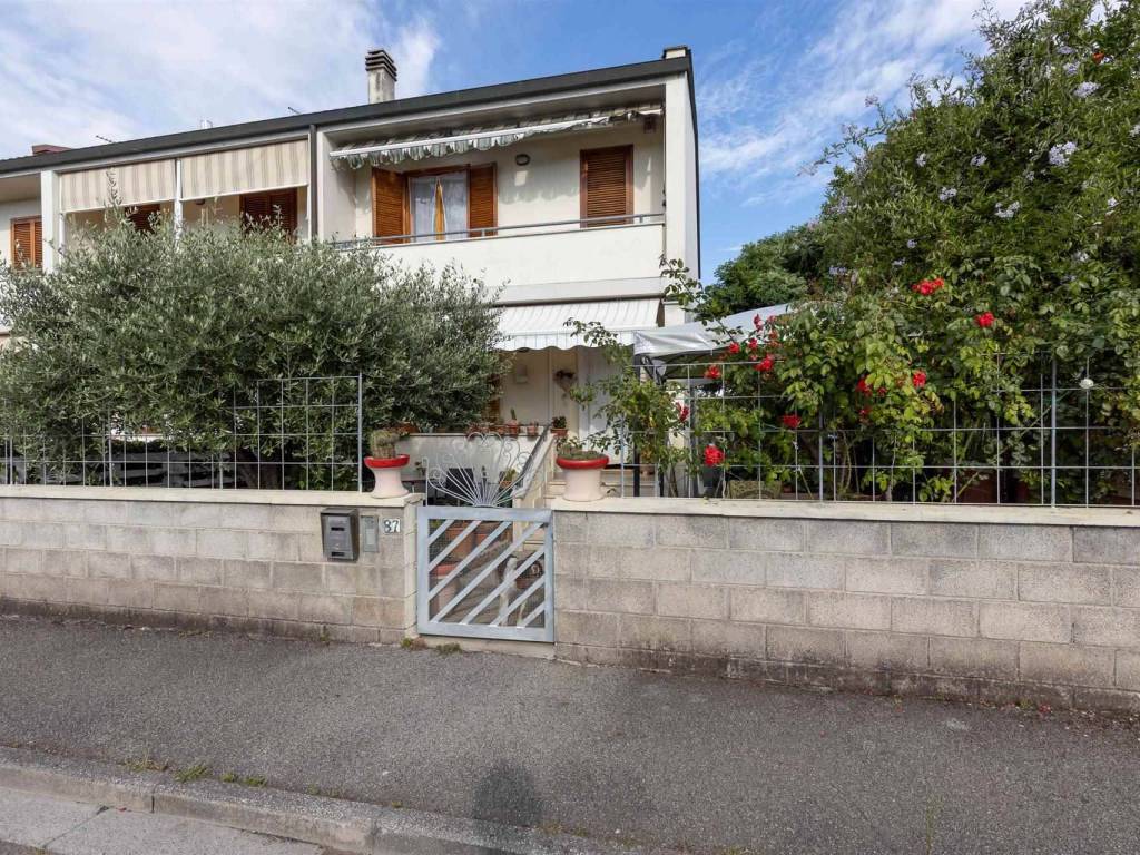 Villa a schiera via musciano 87, marti, montopoli in val d'arno