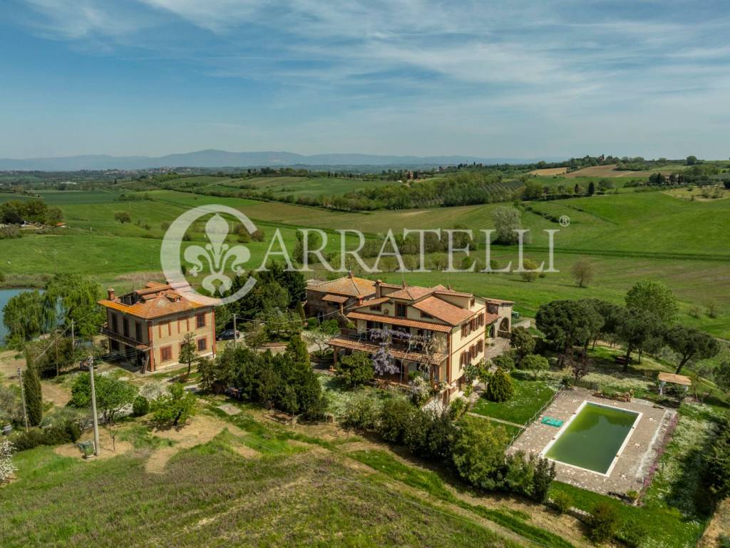 Agriturismo con piscina a Torrita di Siena