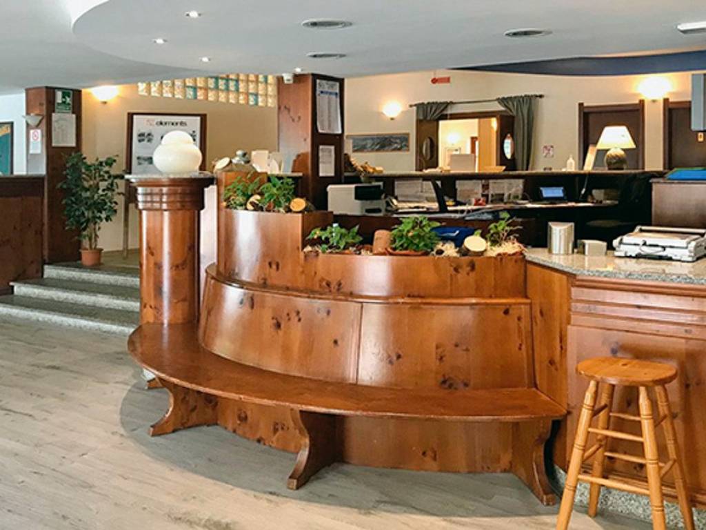 Solaris_Cesana_reception.jpg