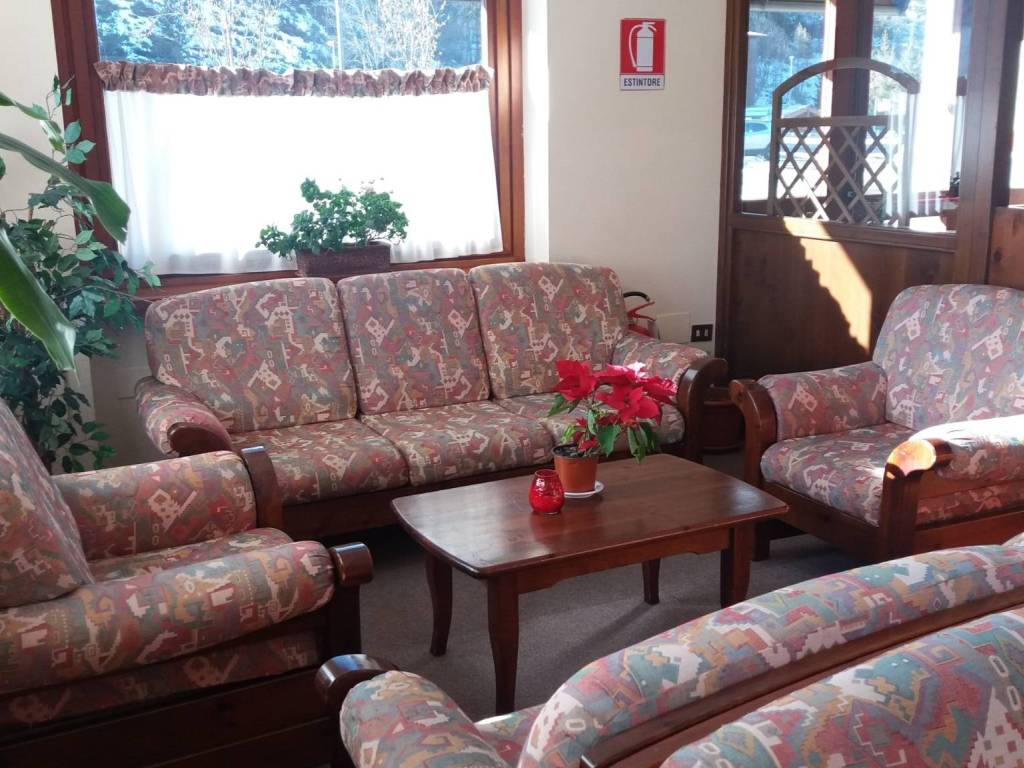 Interno Hall_Salotti 2.jpg
