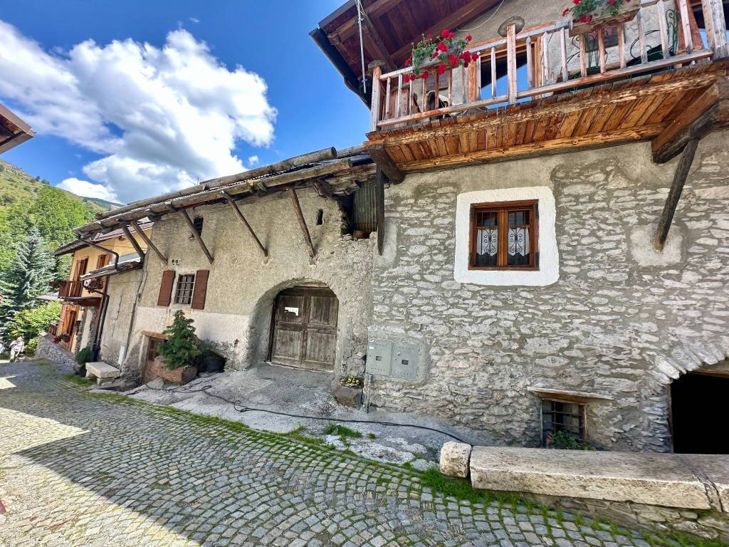 Vendita Rustico in frazione Bousson Cesana Torinese. Da ristrutturare ...
