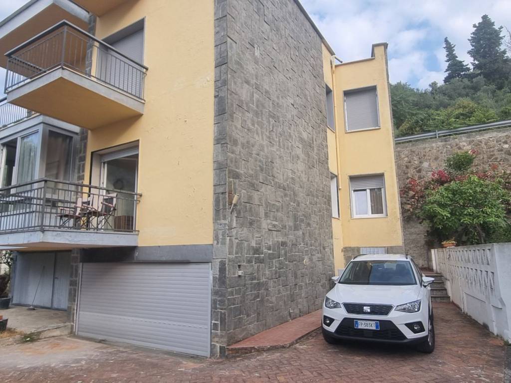 Villa bifamiliare strada privata capo berta 39, oneglia, imperia