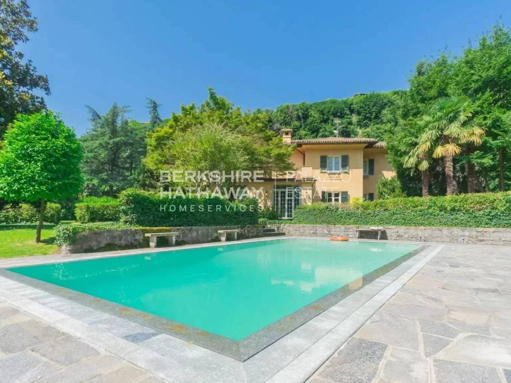 Villa unifamiliare, ottimo stato, 2600 m², ossuccio, tremezzina