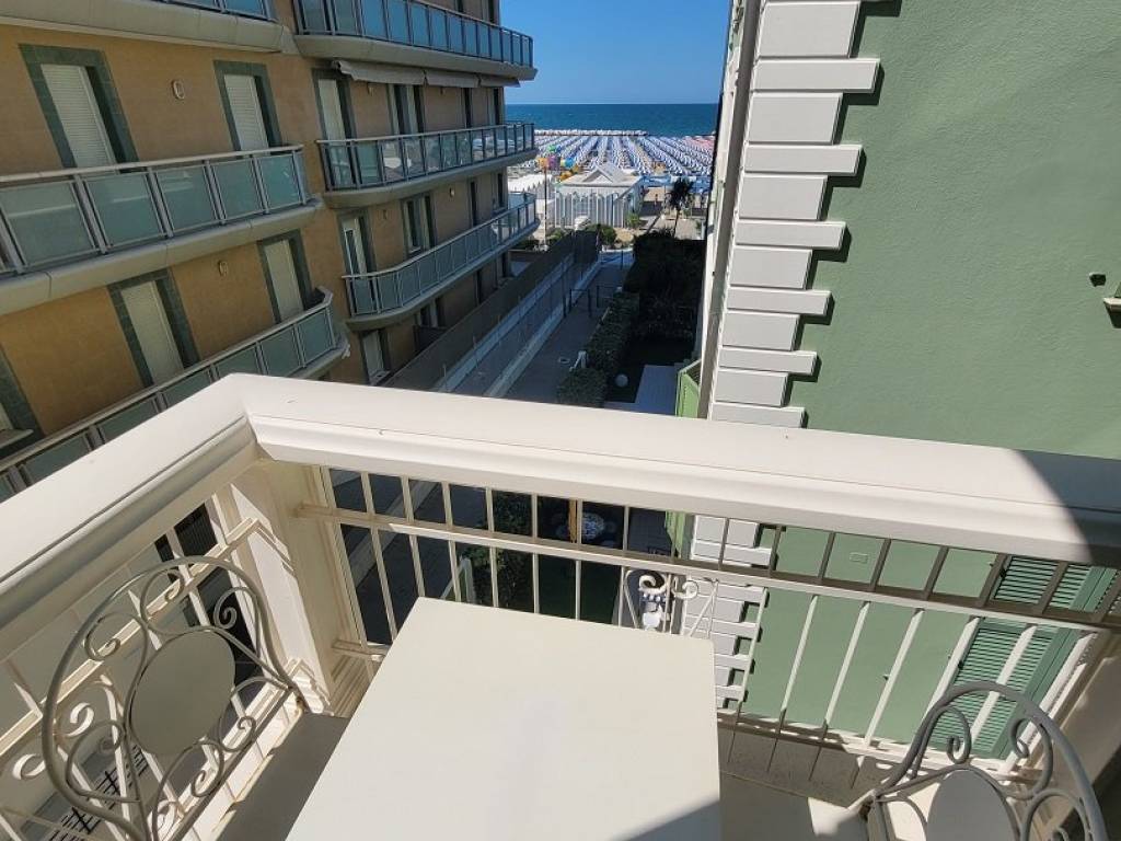Bilocale viale giosuè carducci 12, cattolica