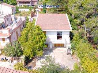 villa con giardino a san corrado 01