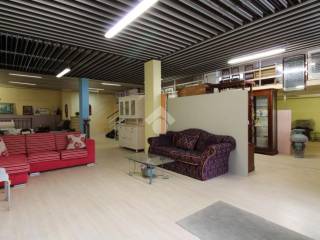 MAGAZZINO ATTUALMENTE SHOW ROOM DI MOBILI