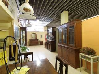 MAGAZZINO ATTUALMENTE SHOW ROOM DI MOBILI
