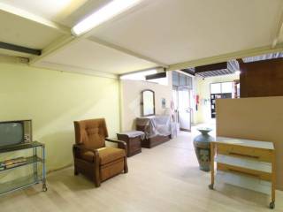 MAGAZZINO ATTUALMENTE SHOW ROOM DI MOBILI