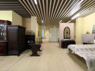 MAGAZZINO ATTUALMENTE SHOW ROOM DI MOBILI