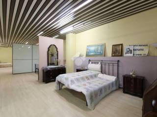 MAGAZZINO ATTUALMENTE SHOW ROOM DI MOBILI