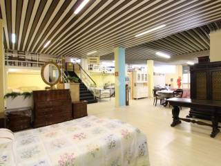 MAGAZZINO ATTUALMENTE SHOW ROOM DI MOBILI