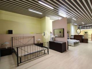 MAGAZZINO ATTUALMENTE SHOW ROOM DI MOBILI