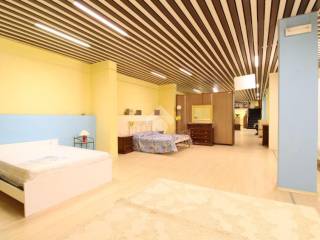 MAGAZZINO ATTUALMENTE SHOW ROOM DI MOBILI