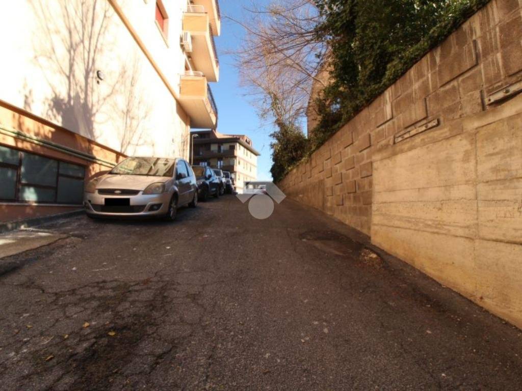 MAGAZZINO ATTUALMENTE SHOW ROOM DI MOBILI