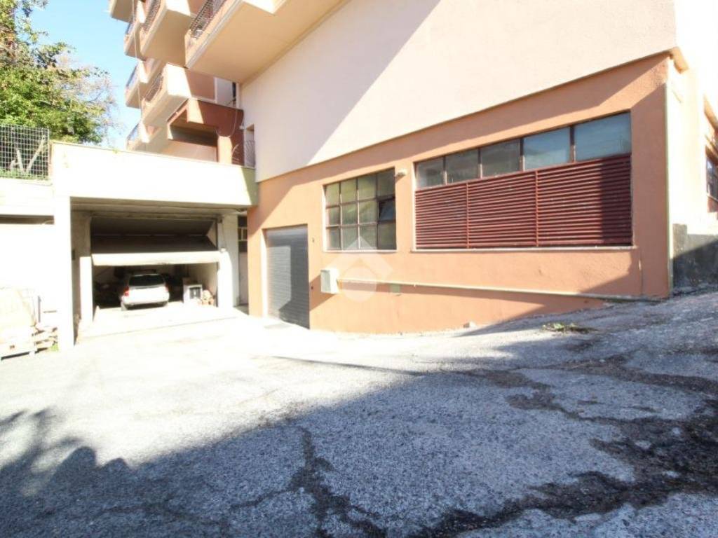 MAGAZZINO ATTUALMENTE SHOW ROOM DI MOBILI