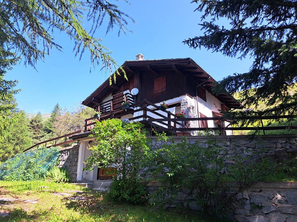 Villa unifamiliare località vermian-vetan, saint-pierre