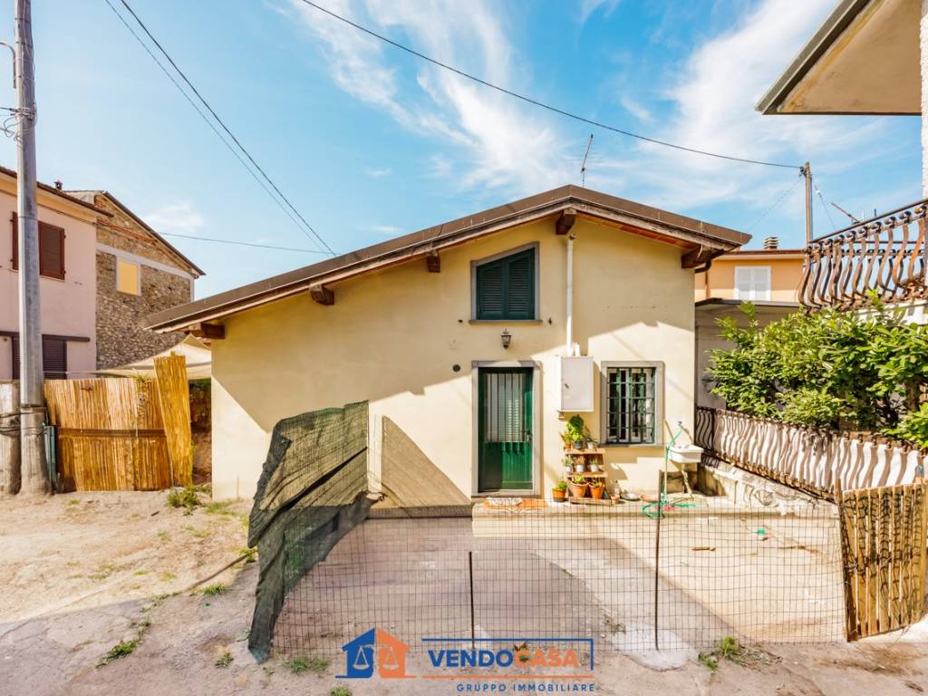 Villa a schiera via quercioli 156, rinchiostra - quercioli, massa