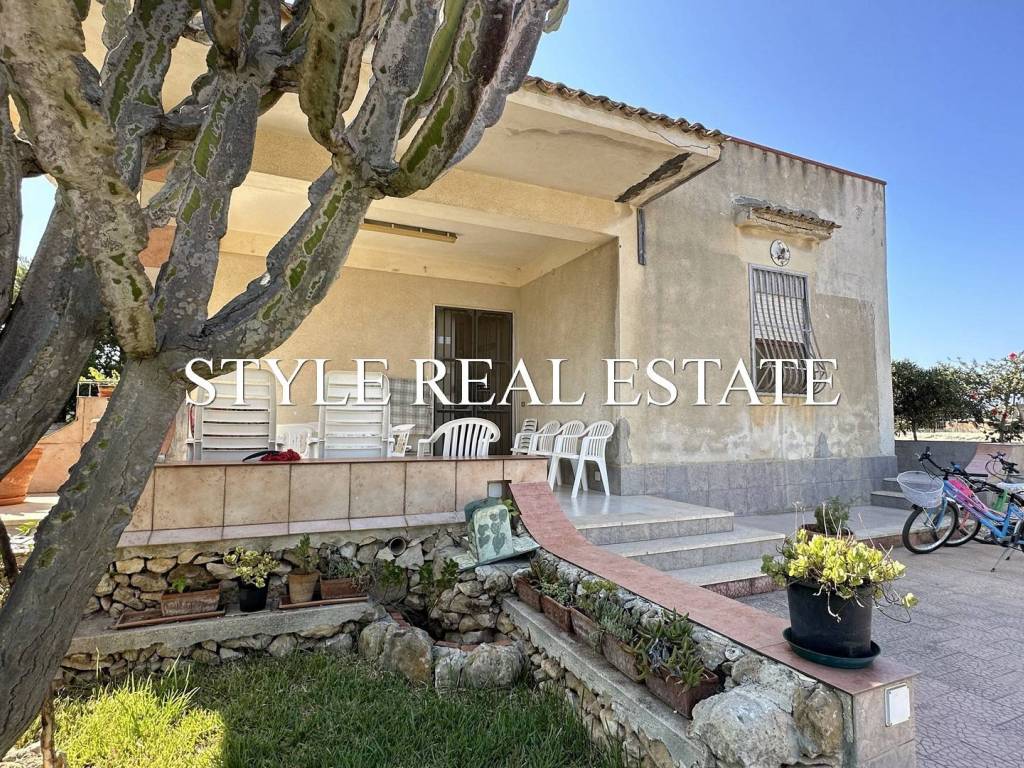 Villa unifamiliare via dell'opale, carrozziere - sacramento, siracusa