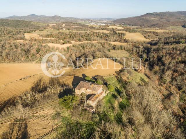 Azienda agricola con casali da ristrutturare a Pie