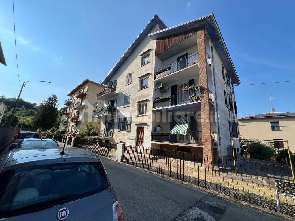 Vendita Appartamento Langhirano. Trilocale in via Gino Canetti 6. Ottimo  stato, primo piano, con balcone, riscaldamento autonomo, rif. 113570099