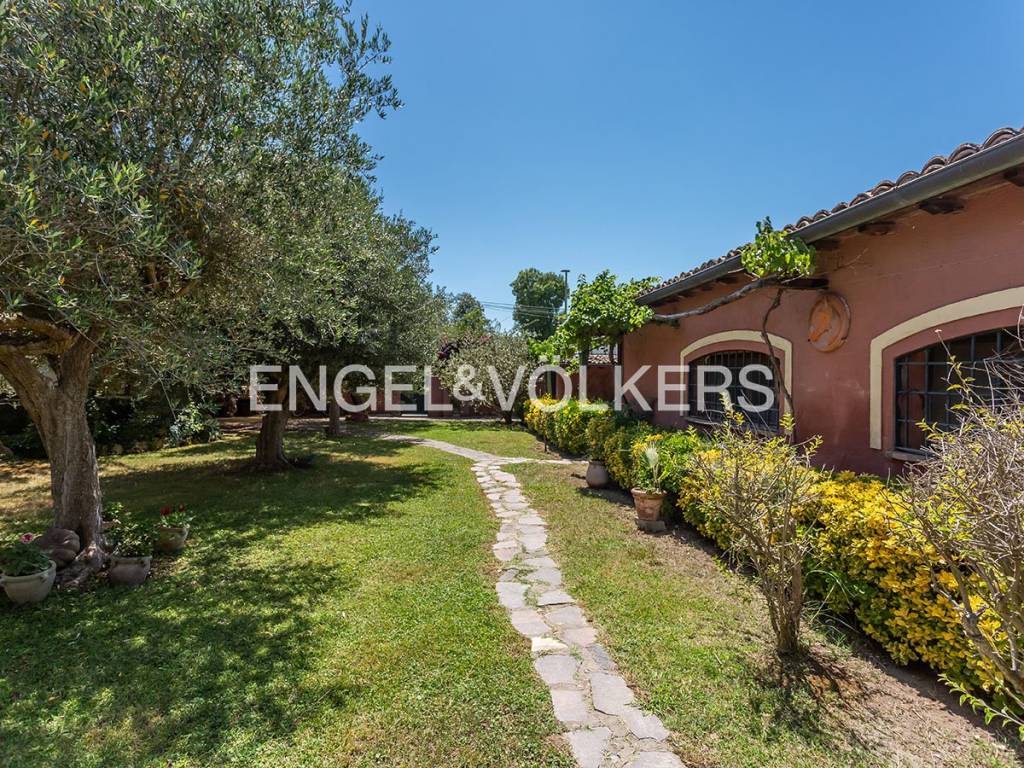 Villa unifamiliare via san candido, infernetto, roma
