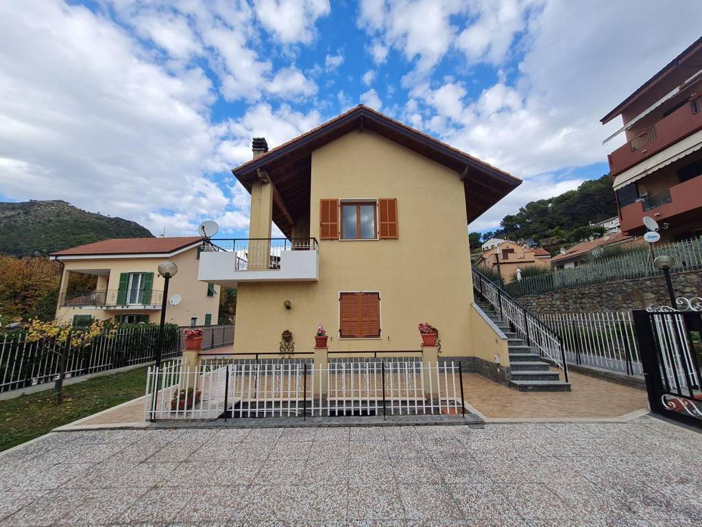 Villa bifamiliare, buono stato, 210 m², trucco, verrandi, porra, ventimiglia