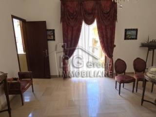 INDIPENDENTE ELEGANTE NEL CORSO SEI APRILE  - 1