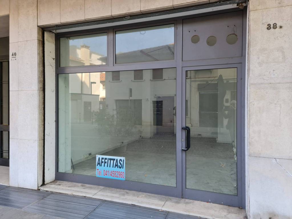 Locale commerciale via daniele manin 38, mestre, venezia