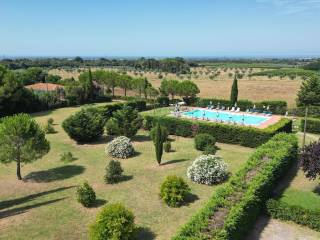 vendesi proprieta con parco e piscina cecina livor