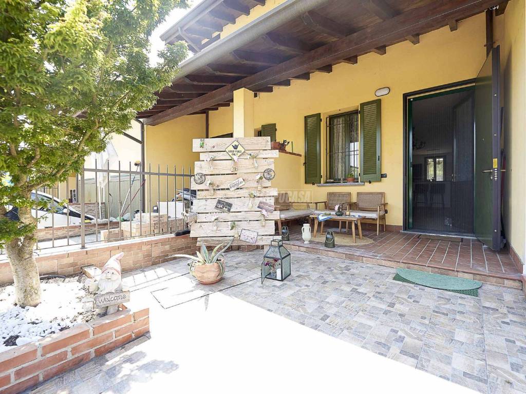 Villa a schiera via 8 marzo, centro, castelvetro piacentino