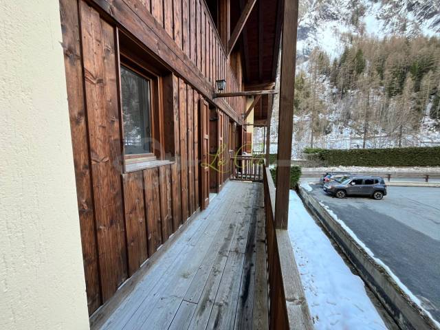 VENDITA COURMAYEUR: balcone