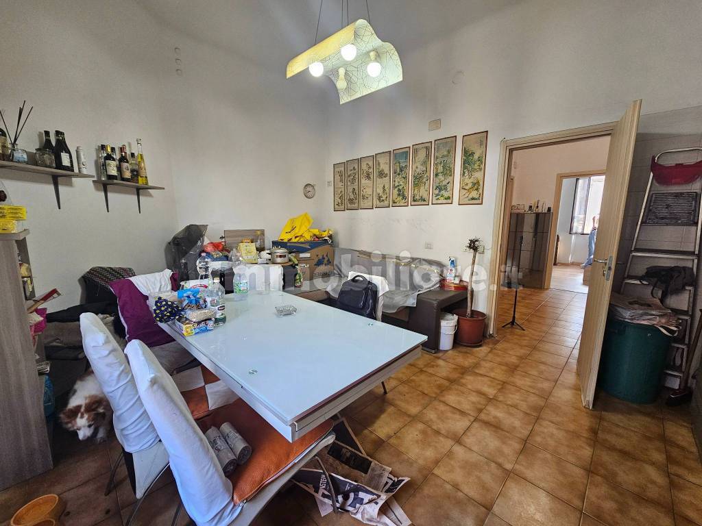 Sala con cucina a vista