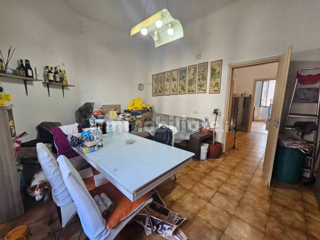 Sala con cucina a vista