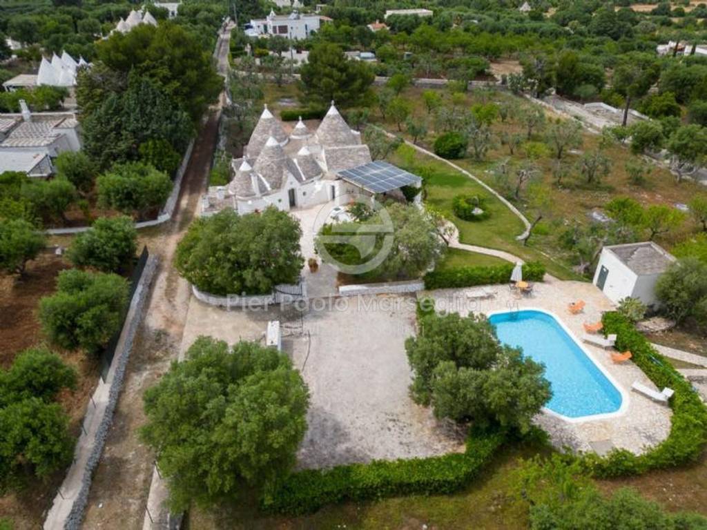 Trullo contrada maresca, campanile, fumarola, cavalleriza, ostuni