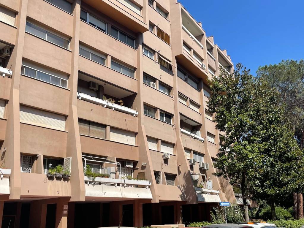 Vendita Appartamento in via Elio Lampridio Cerva 207. Roma. Buono stato,  terzo piano, con balcone, riscaldamento autonomo, rif. 113838027