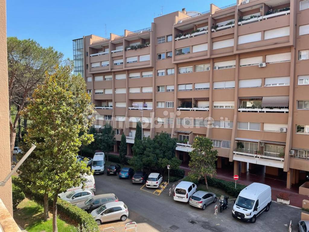 Vendita Appartamento in via Elio Lampridio Cerva 207. Roma. Buono stato,  terzo piano, con balcone, riscaldamento autonomo, rif. 113838027