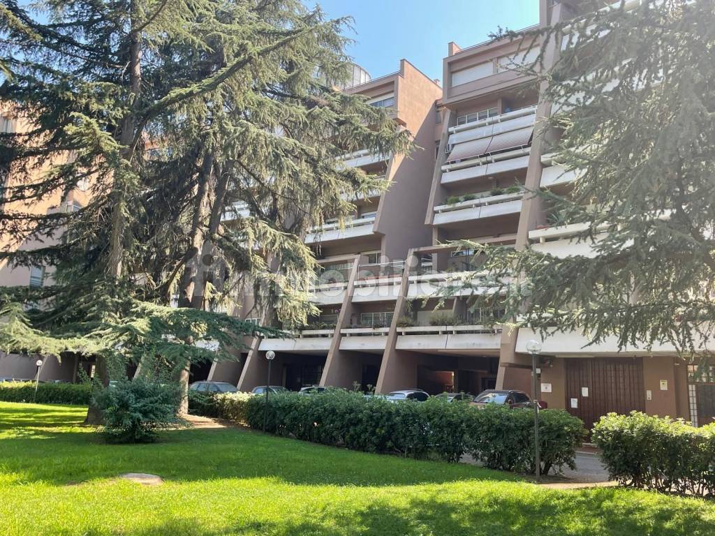 Vendita Appartamento in via Elio Lampridio Cerva 207. Roma. Buono stato,  terzo piano, con balcone, riscaldamento autonomo, rif. 113838027