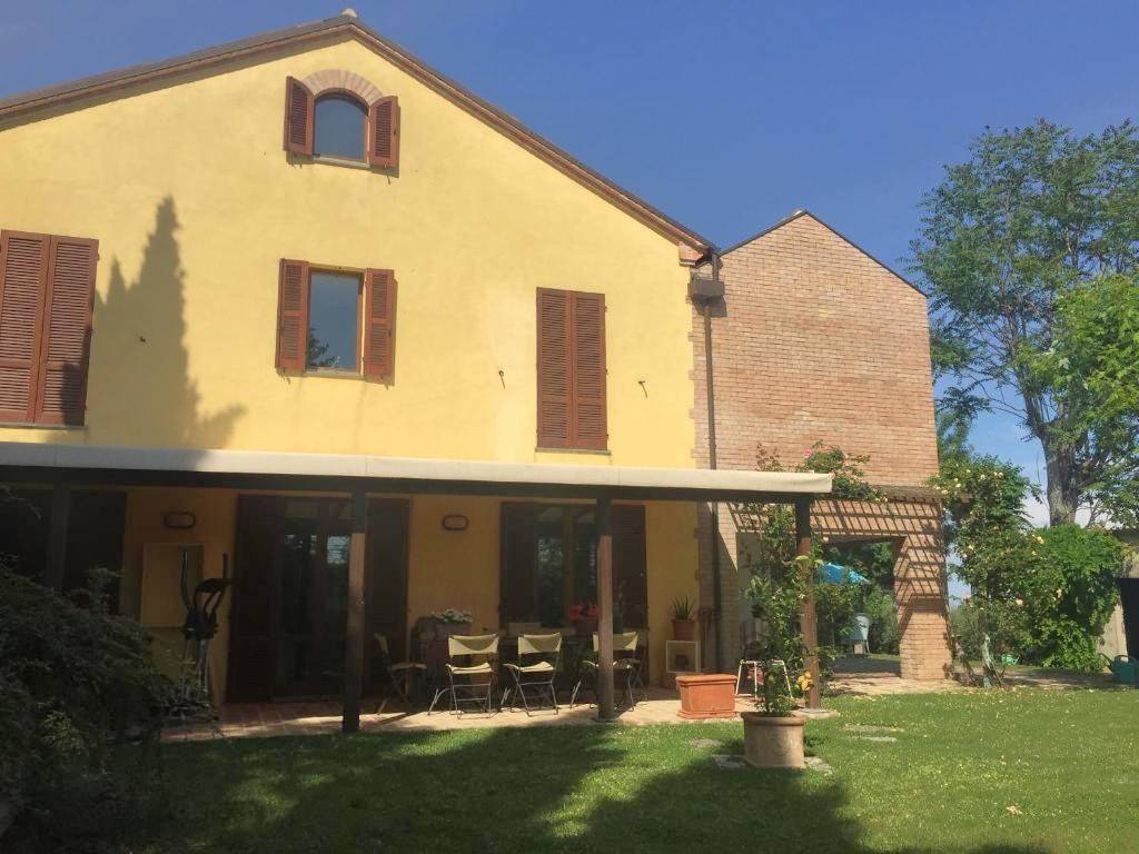 Casale, ottimo stato, 429 m², scapezzano, cannella, roncitelli, senigallia