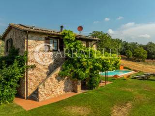 Trasimeno magnifico casale con piscina e giardino