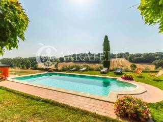 Trasimeno magnifico casale con piscina e giardino