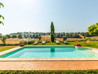 Trasimeno magnifico casale con piscina e giardino