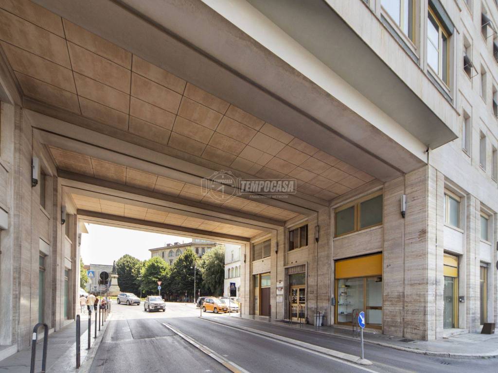 Locale commerciale via cacciatori delle alpi 3/b, centro, perugia