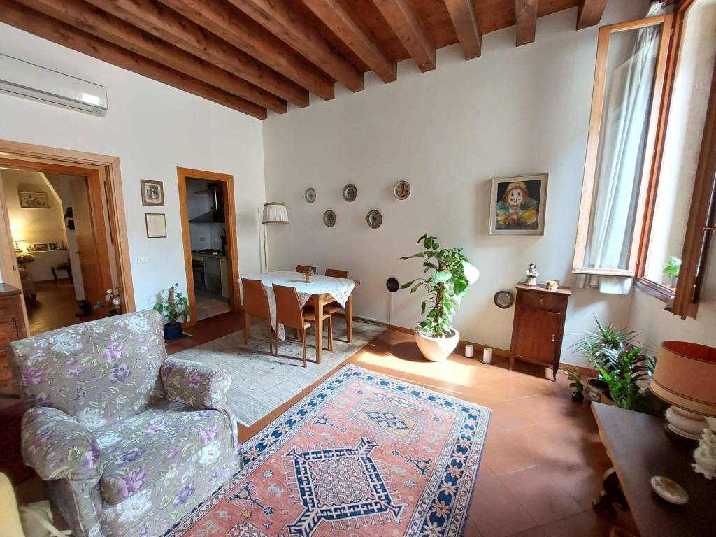 Quadrilocale piazzetta santo stefano, centro storico, vicenza