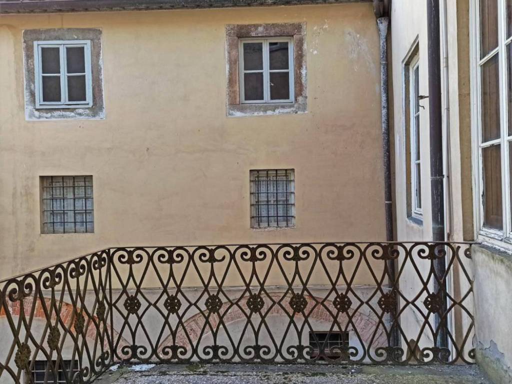 Appartamento da ristrutturare, primo piano, piazza napoleone - san michele, lucca