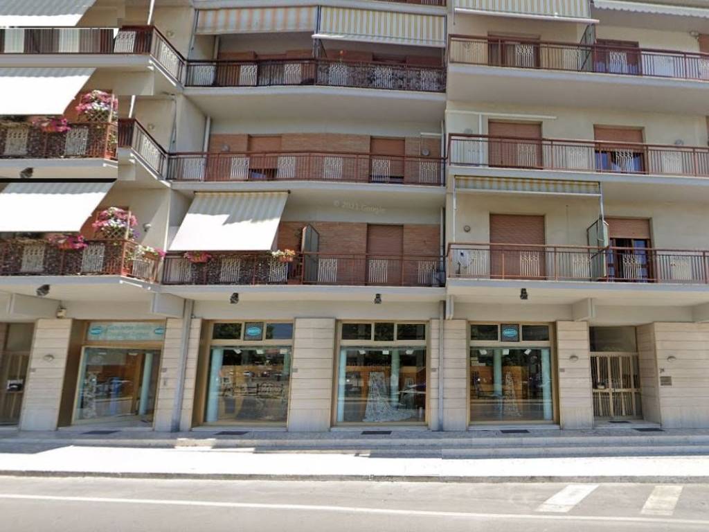 Locale commerciale via oslavia 76, chiusi scalo, chiusi