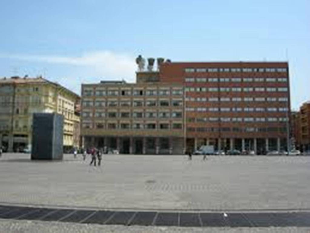 Posto auto - moto piazza dell'otto agosto, irnerio, bologna