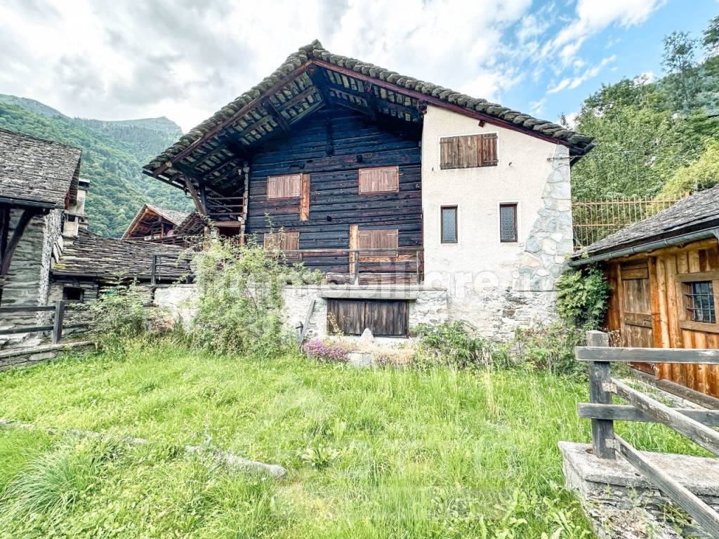 casa vendita alagna esterno3 wmk 0