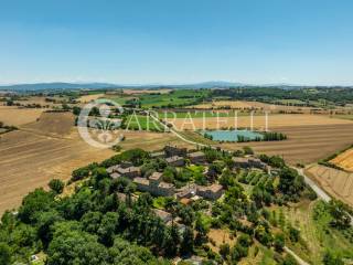 Marsciano borgo con castello piscine e terreno