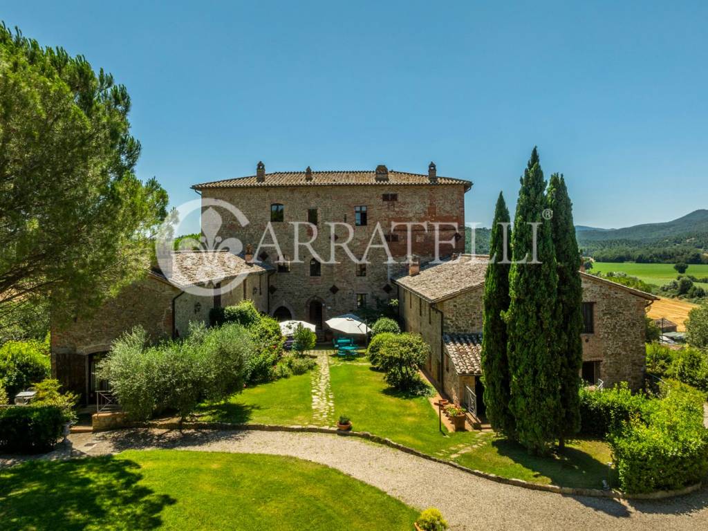 Marsciano borgo con castello piscine e terreno